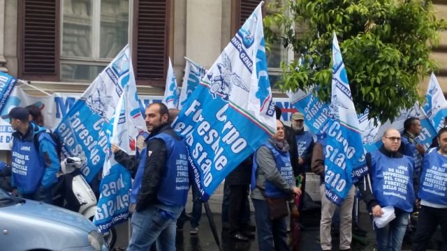sit-in28042015